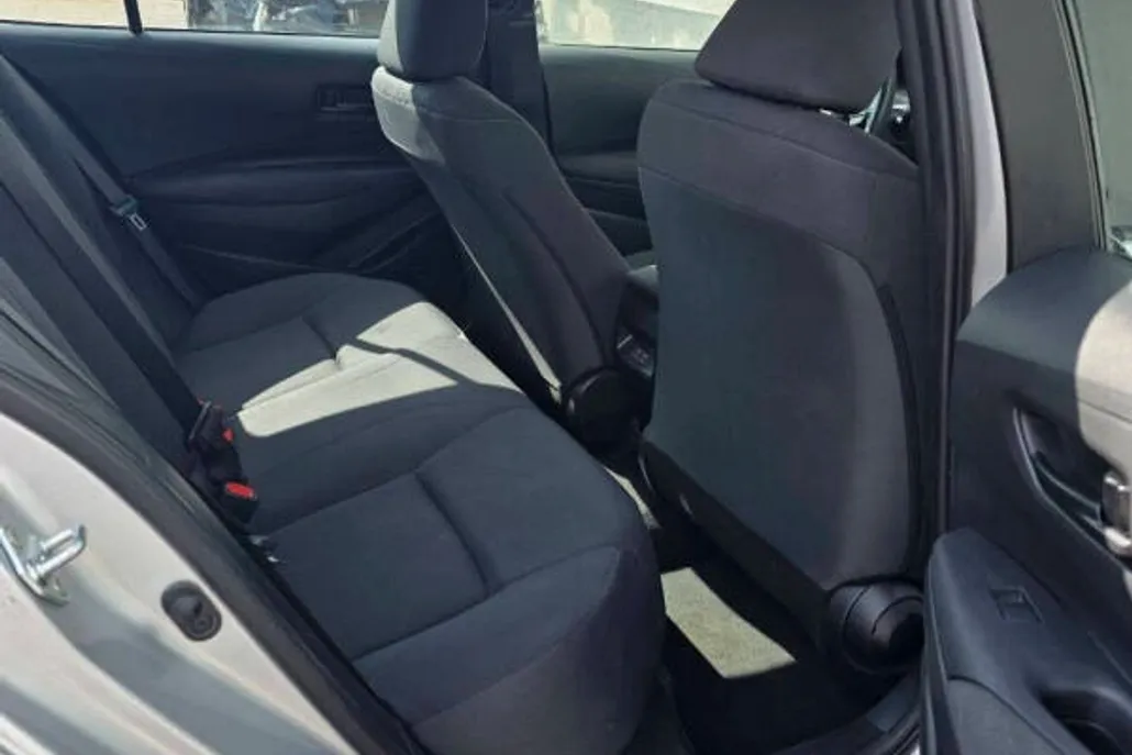 2023 Toyota Corolla LE photo 1
