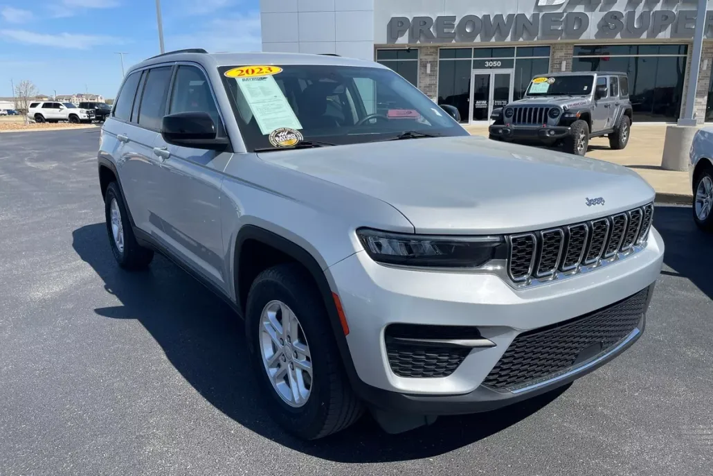 2023 Jeep Grand Cherokee Laredo photo 1
