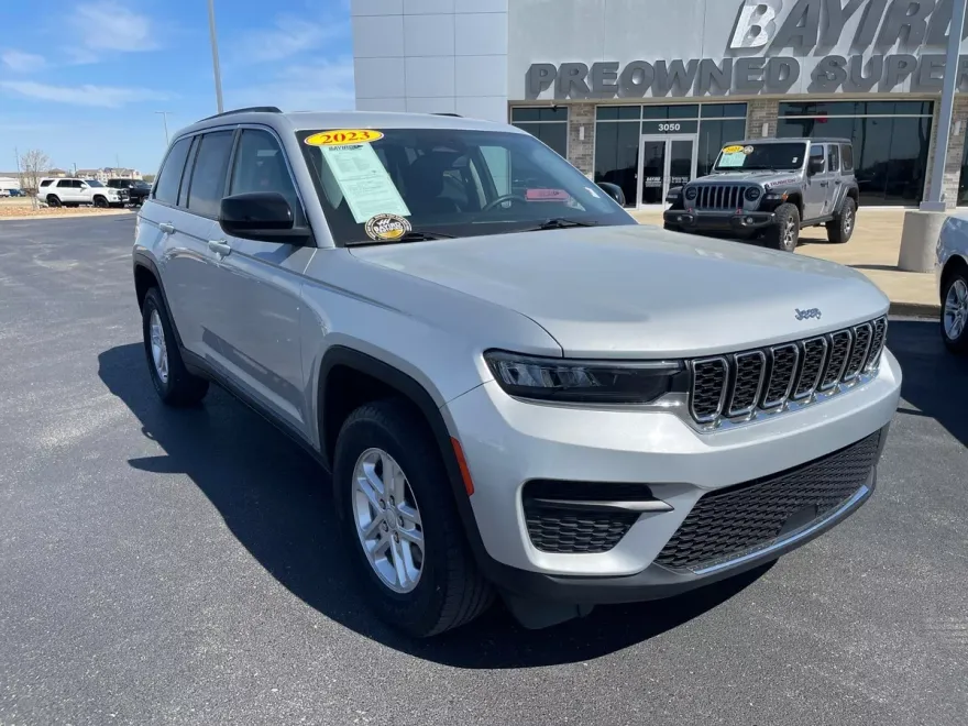 2023 Jeep Grand Cherokee Laredo photo 1