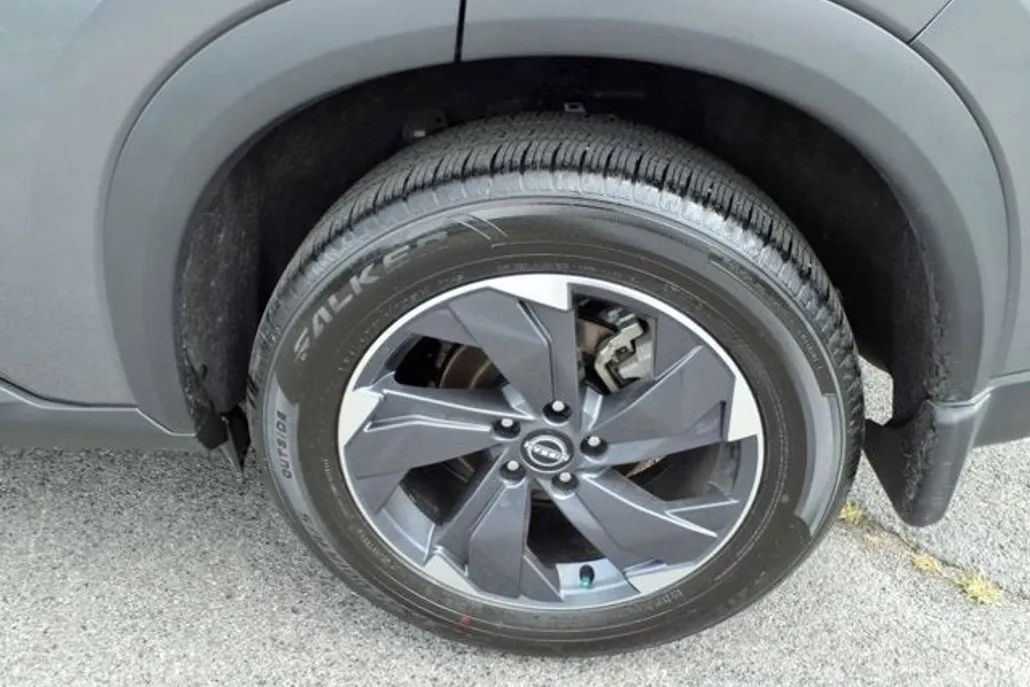 2025 Nissan Rogue SV photo 1