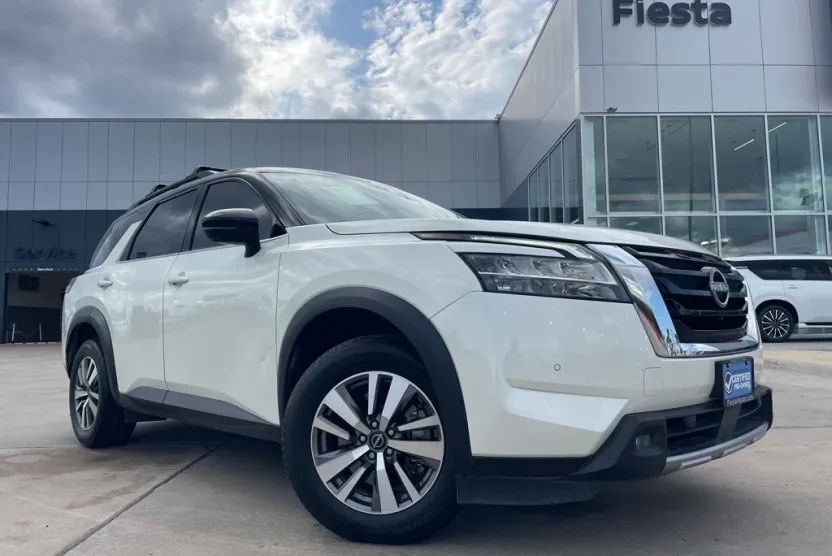 2023 Nissan Pathfinder SL photo 1
