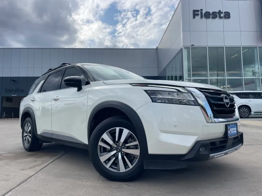 2023 Nissan Pathfinder SL photo 1