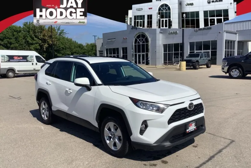 2020 Toyota RAV4 XLE photo 1