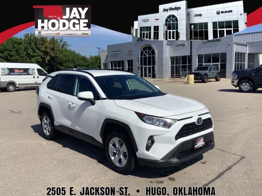 2020 Toyota RAV4 XLE photo 1