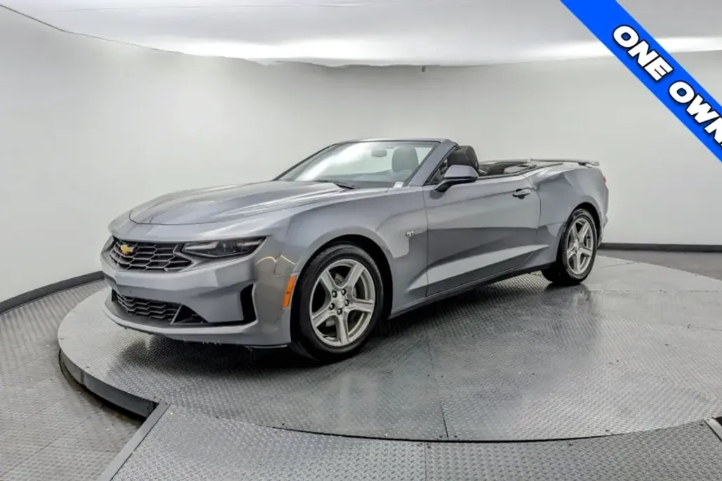 2020 Chevrolet Camaro 1LT photo 1