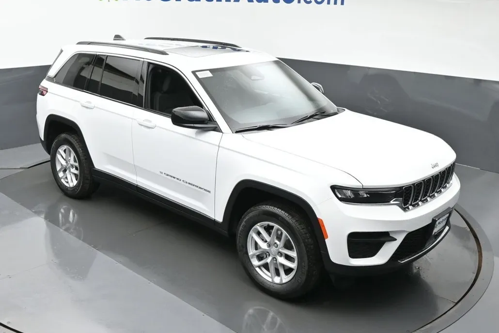 2025 Jeep Grand Cherokee Laredo X photo 1