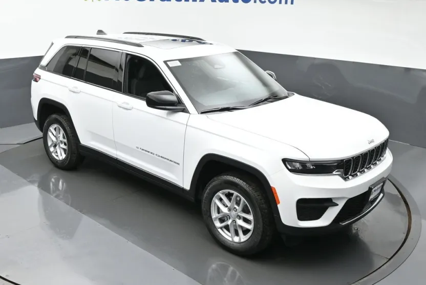 2025 Jeep Grand Cherokee Laredo X photo 1