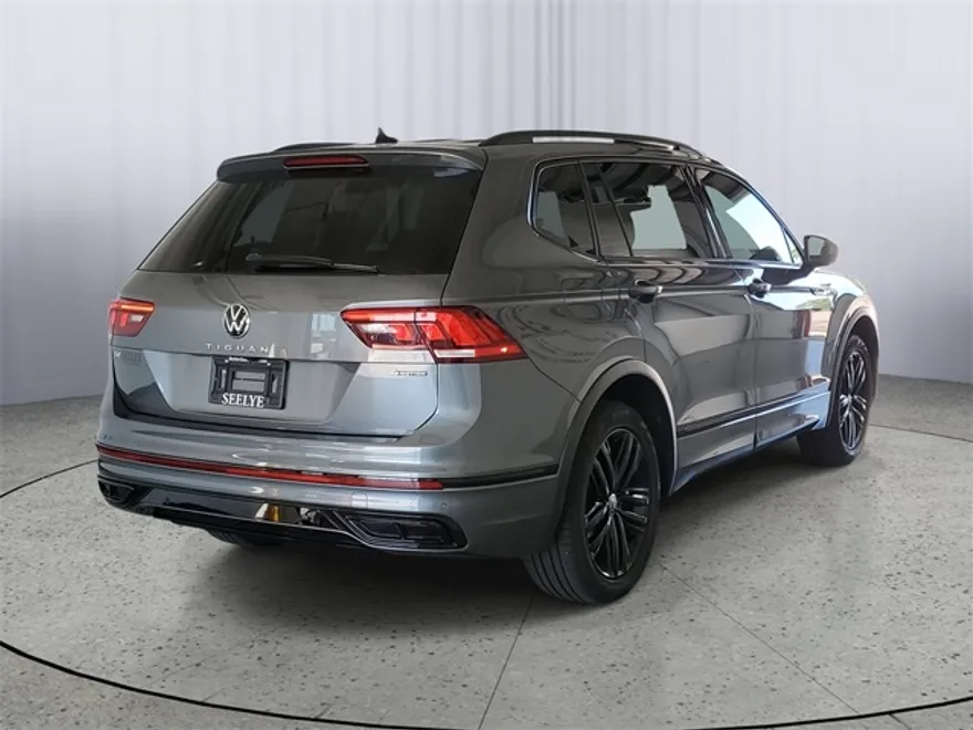 2022 Volkswagen Tiguan SE R-Line Black photo 1