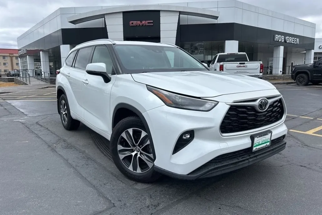 2022 Toyota Highlander XLE photo 1