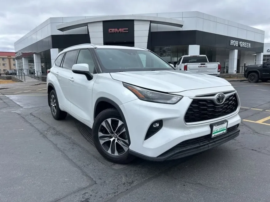 2022 Toyota Highlander XLE photo 1