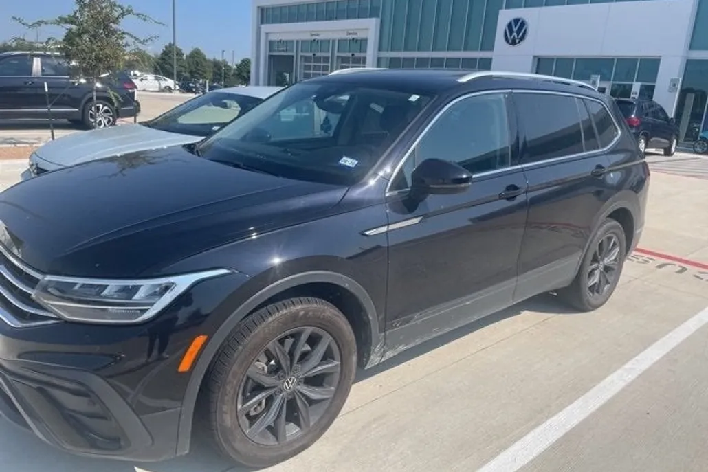 2022 Volkswagen Tiguan SE photo 1