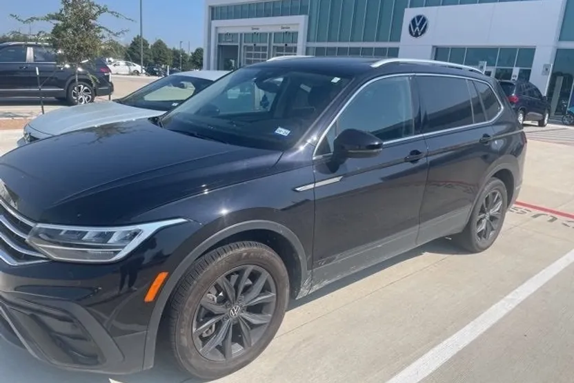 2022 Volkswagen Tiguan SE photo 1