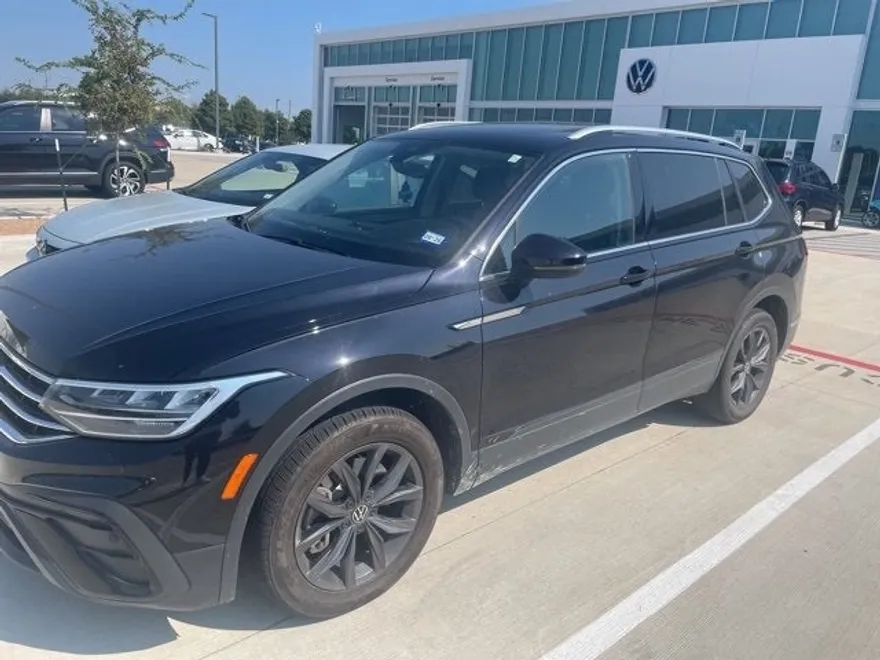 2022 Volkswagen Tiguan SE photo 1