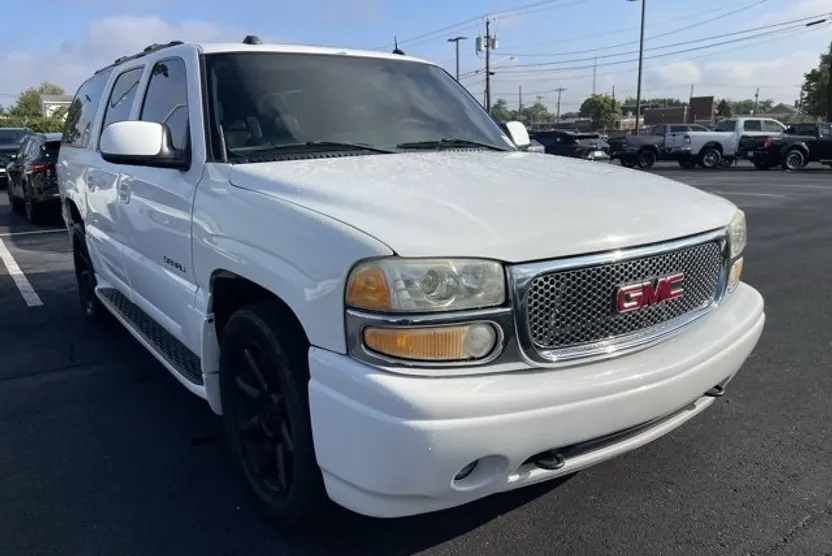 2004 Gmc Yukon XL photo 1