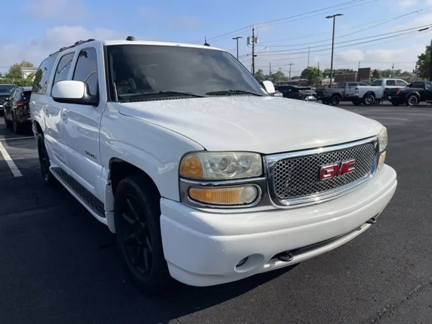 2004 Gmc Yukon XL photo 1