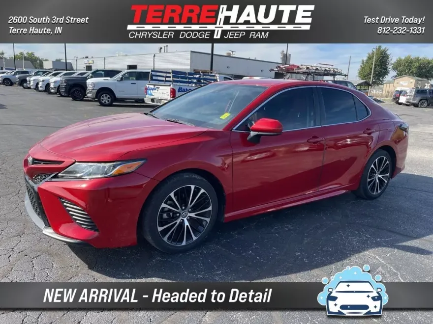 2019 Toyota Camry SE XLE photo 1