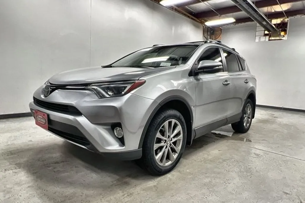 2018 Toyota RAV4 Limited photo 1