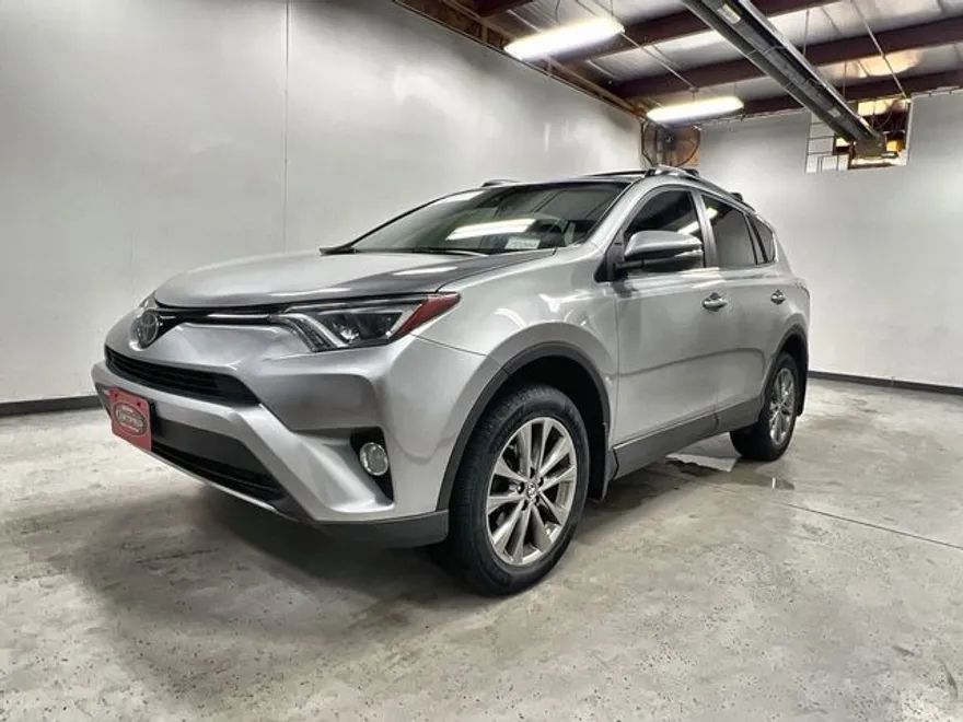 2018 Toyota RAV4 Limited photo 1