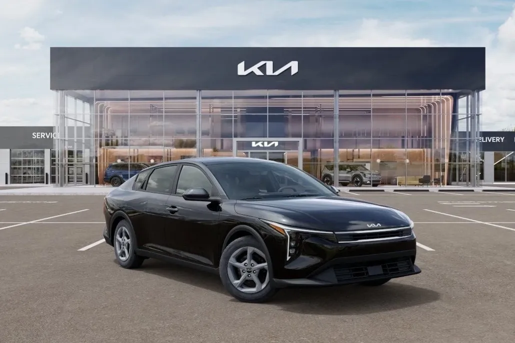 2025 Kia K4 LXS photo 1