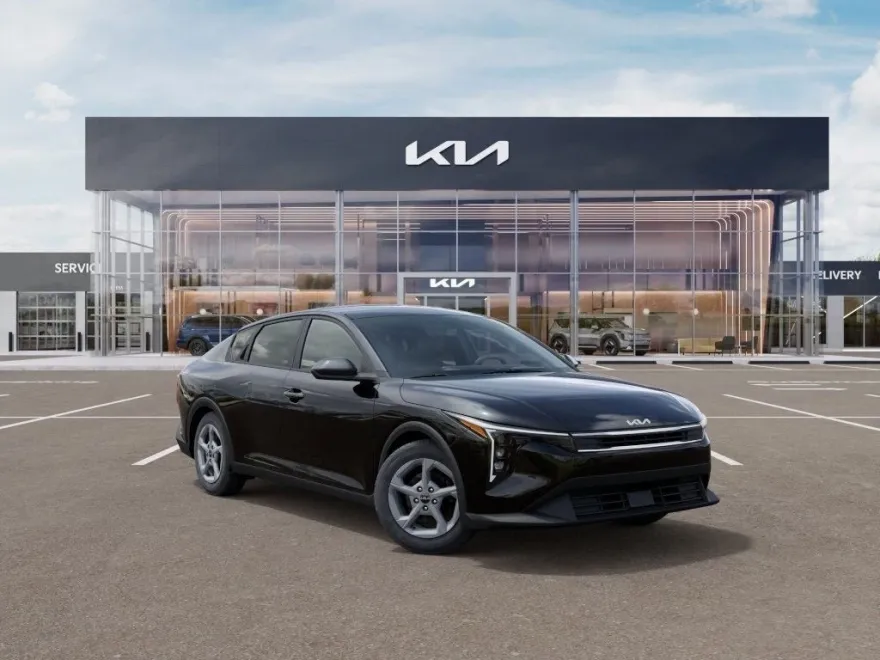 2025 Kia K4 LXS photo 1