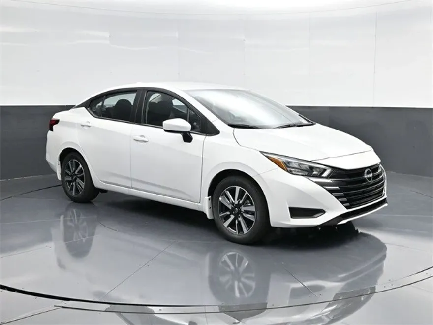 2025 Nissan Versa 1.6 SV photo 1