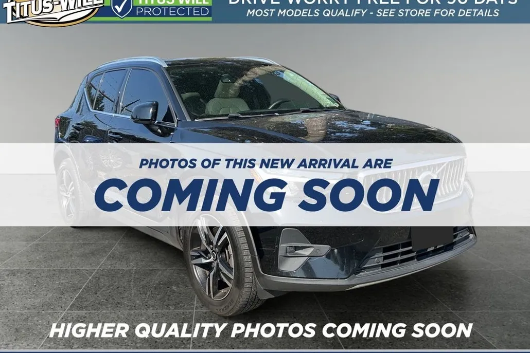 2023 Volvo XC40 Plus photo 1