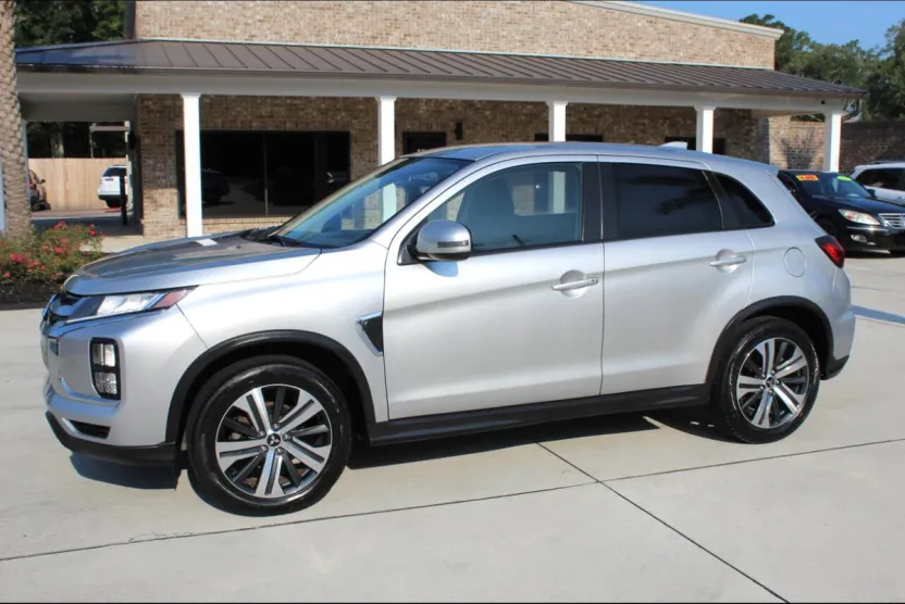 2020 Mitsubishi Outlander Sport ES photo 1