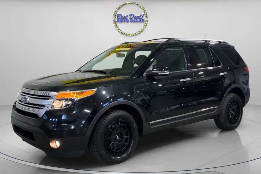 2015 Ford Explorer XLT photo 1