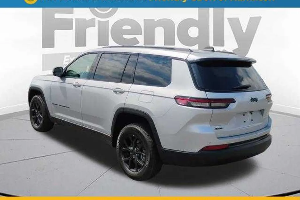 2025 Jeep Grand Cherokee Altitude photo 1