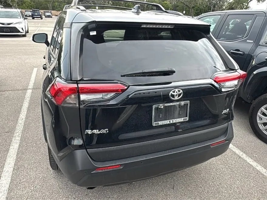 2020 Toyota RAV4 XLE Premium photo 1