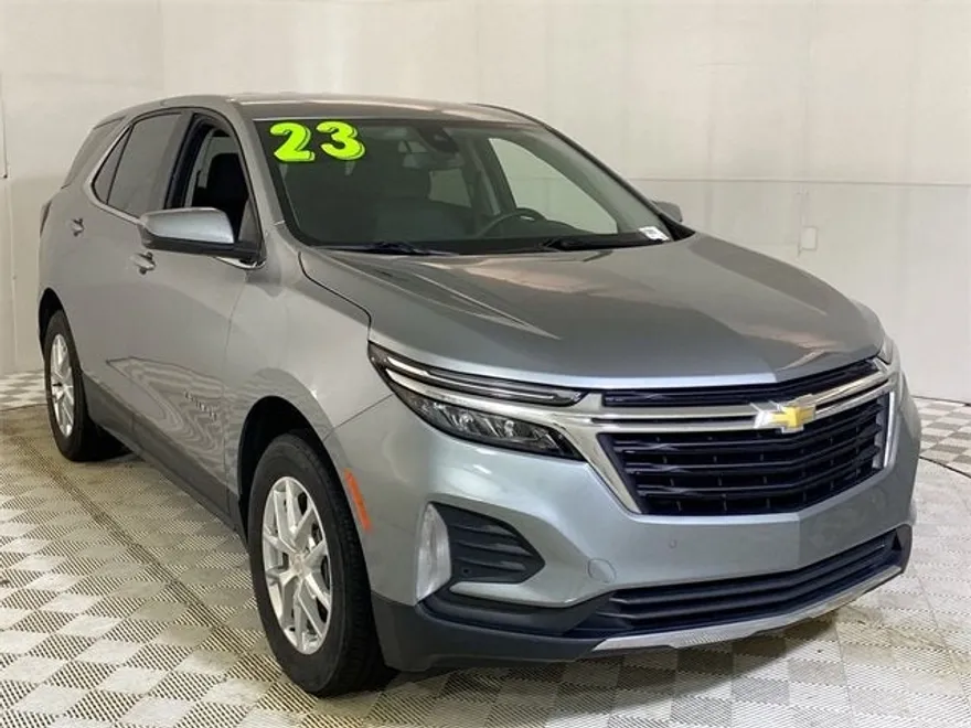 2023 Chevrolet Equinox LT photo 1