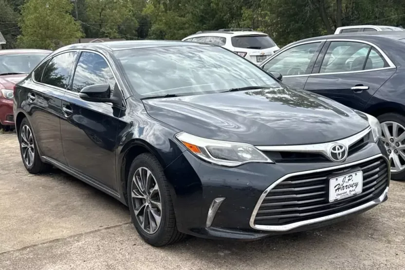 2016 Toyota Avalon XLE photo 1