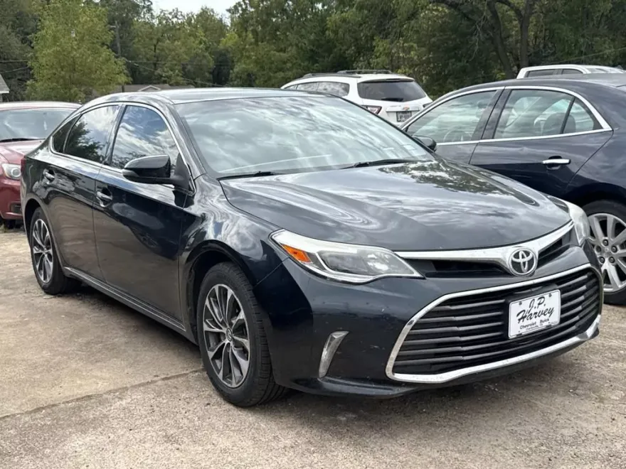 2016 Toyota Avalon XLE photo 1