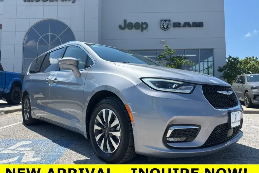 2021 Chrysler Pacifica Hybrid Touring L photo 1