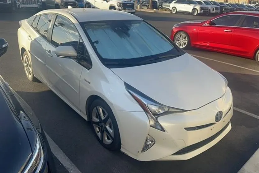 2017 Toyota Prius Four Touring photo 1