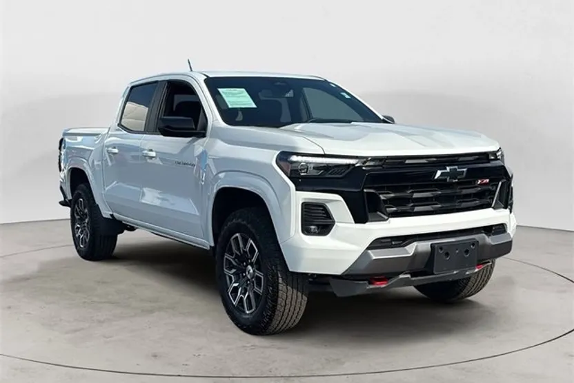 2024 Chevrolet Colorado Z71 photo 1