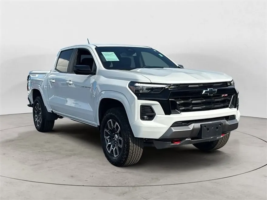2024 Chevrolet Colorado Z71 photo 1
