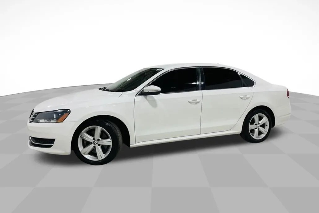 2012 Volkswagen Passat SE photo 1
