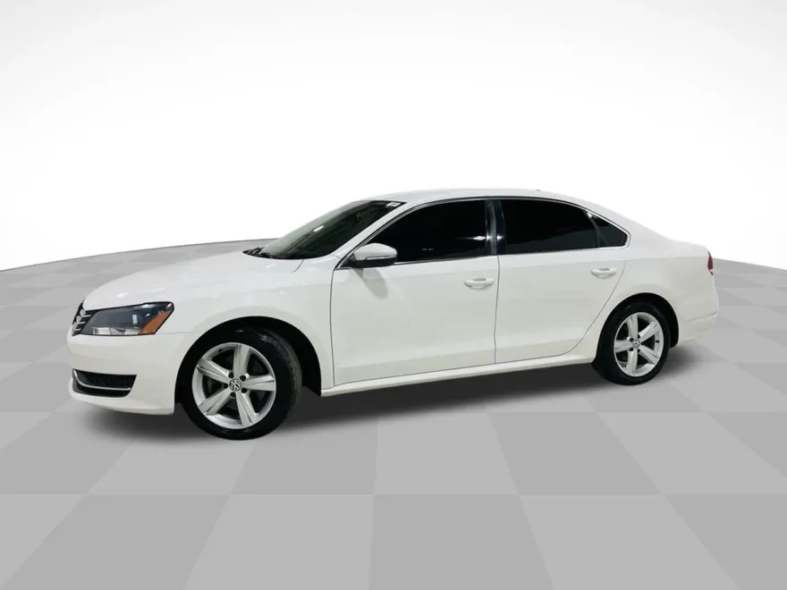 2012 Volkswagen Passat SE photo 1