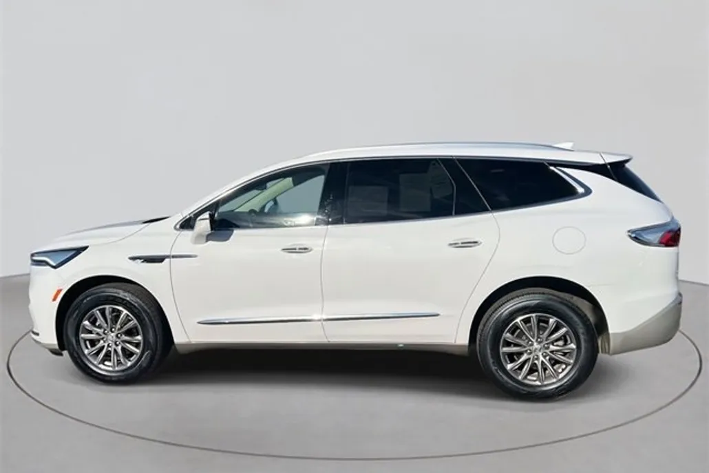 2024 Buick Enclave Essence photo 1