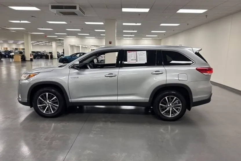 2019 Toyota Highlander Hybrid XLE photo 1