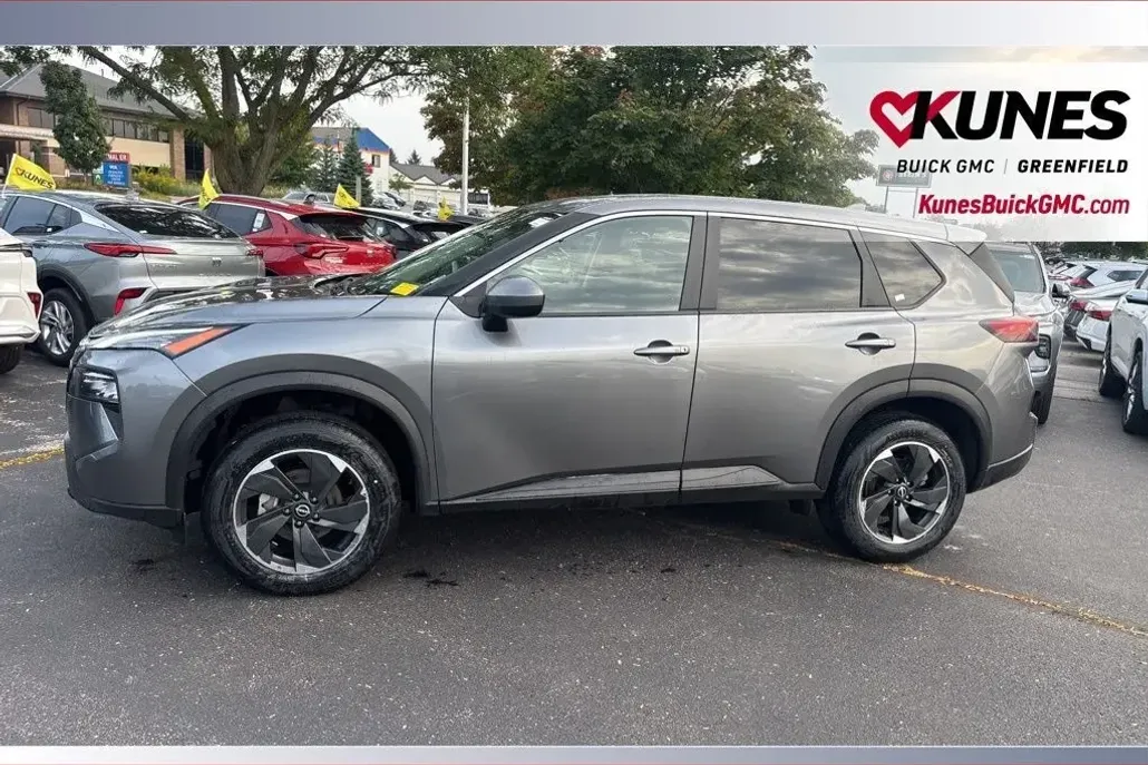 2024 Nissan Rogue SV photo 1