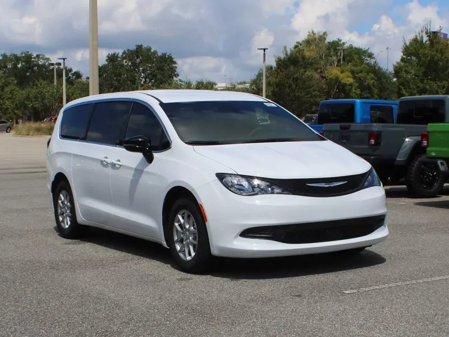 2026 Chrysler Voyager LX photo 1