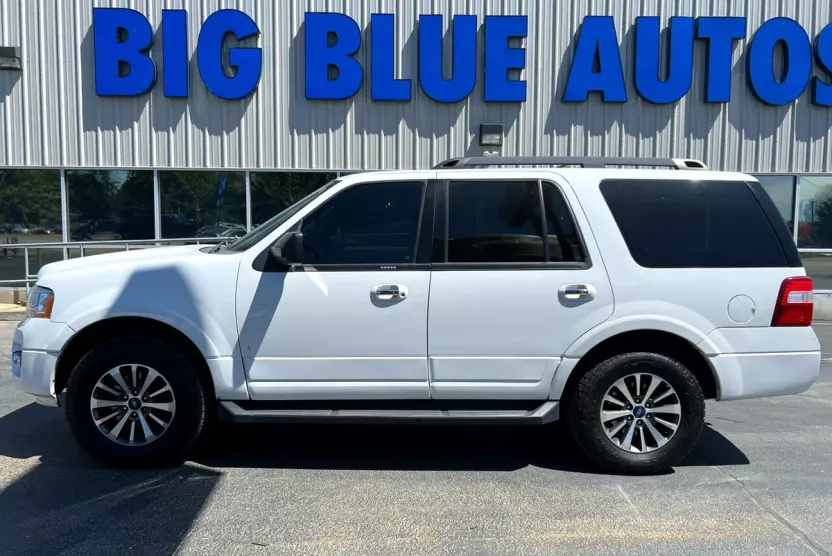 2017 Ford Expedition XLT photo 1