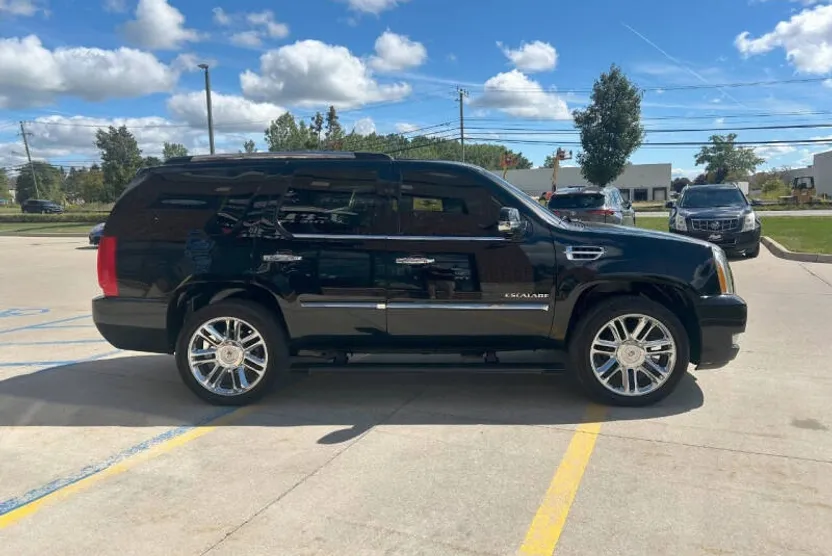 2013 Cadillac Escalade Platinum photo 1