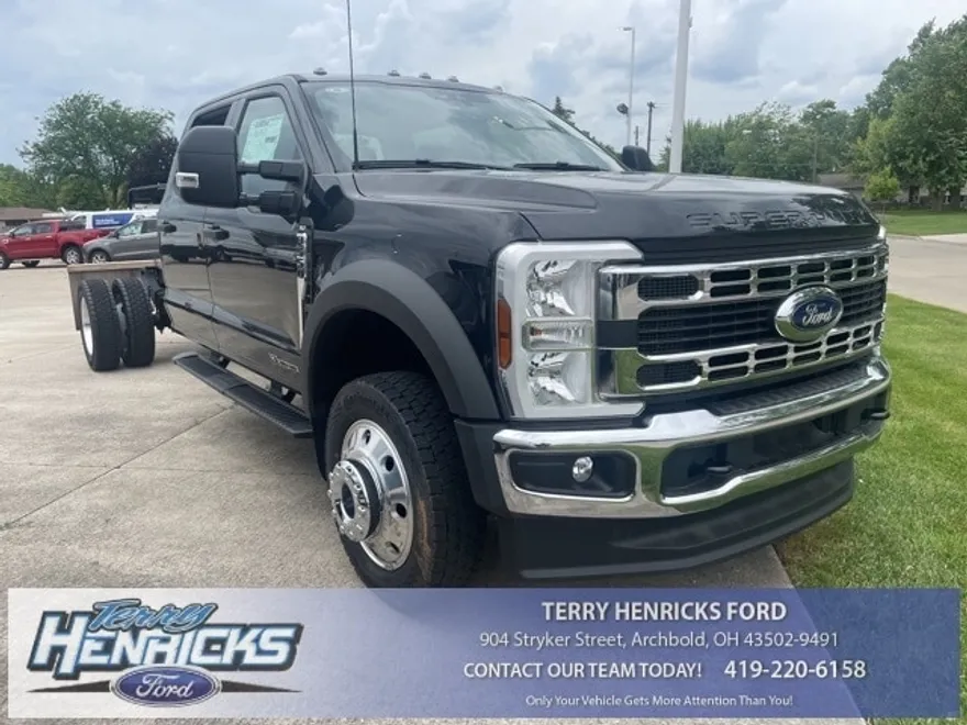 2025 Ford F-550 photo 1