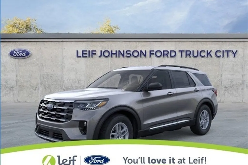 2025 Ford Explorer photo 1