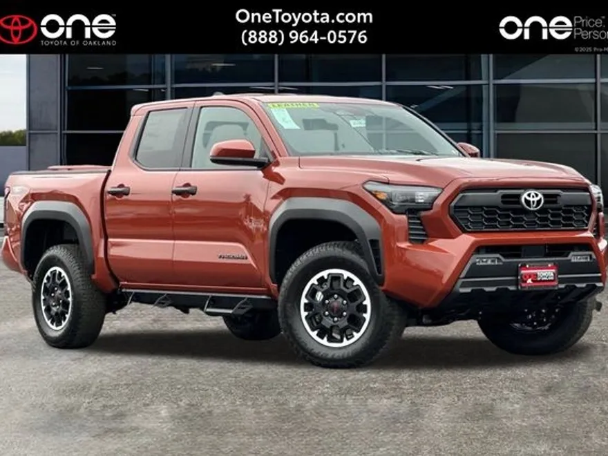 2025 Toyota Tacoma TRD Off-Road Double Cab photo 1
