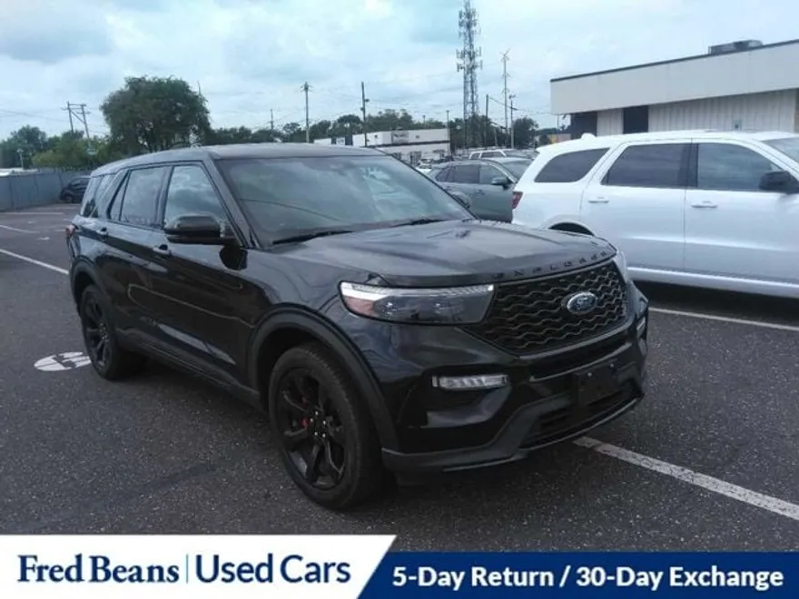 2021 Ford Explorer ST photo 1