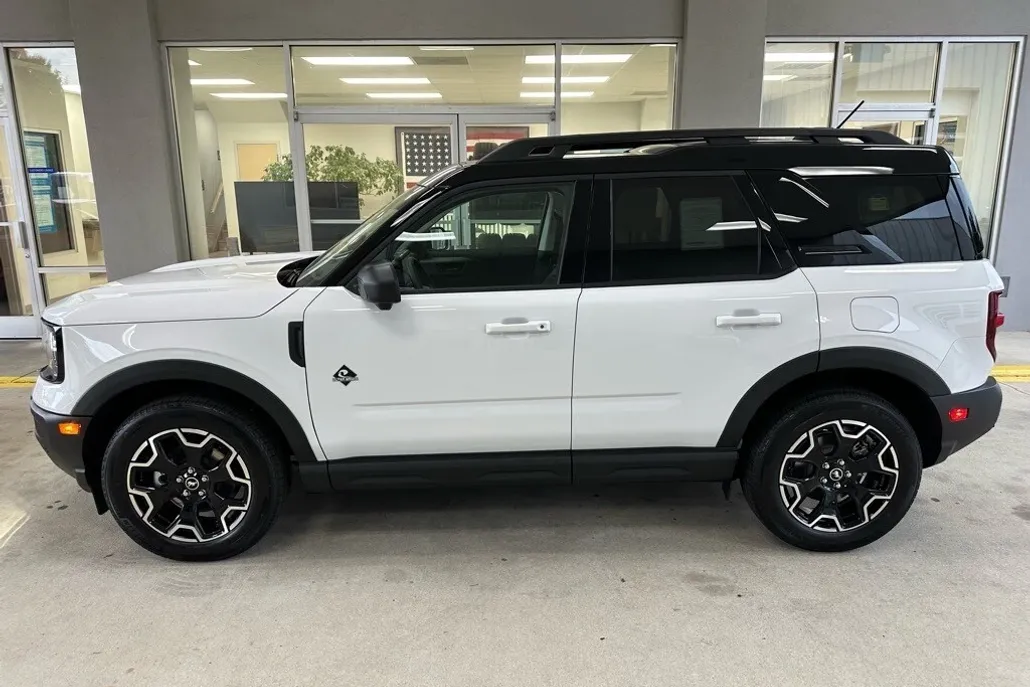 2025 Ford Bronco Sport Outer Banks photo 1